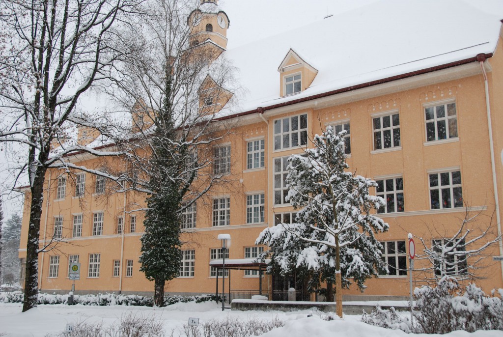 Grundschule im Winter