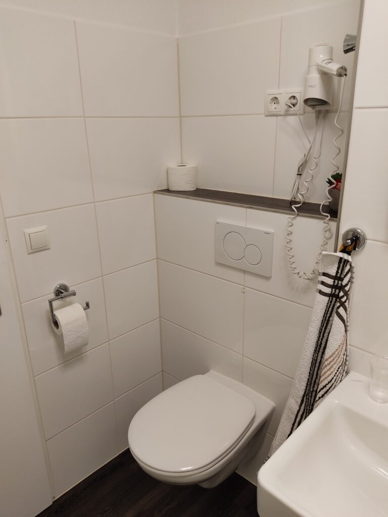 Ansicht Badezimmer mit Toilette